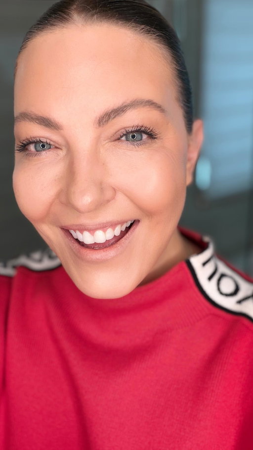 You know I’m always on the lookout for the best.  Can we talk about foundation for a second?
Because my skin will immediately humble me if I choose the wrong one and I am picky.
Too matte? It clings. Too heavy? It settles.
Too glowy? I look shiny by noon.

So when something says “hydrating” I’m skeptical but you have my attention!

So when I tried the Maybelline Lifter Plump & Glow Foundation which 90% skincare-based with niacinamide + hyaluronic acid and it actually feels flexible. Not stiff. Not mask-y I was ready to share!

On my textured skin, it smooths without pretending I’m poreless. It builds without getting cakey. And the glow looks healthy… not sweaty.

If your skin has opinions (mine absolutely does) this might be worth a try.

@maybelline #ad
#lifterfoundation #maybellinepartner
#HydratingFoundation #TexturedSkin RealSkin