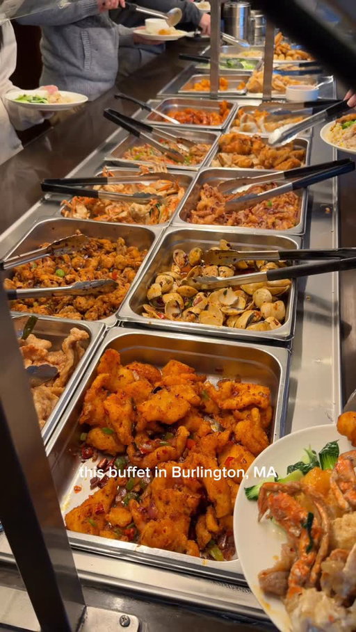 I love a good buffet and Feng Shui in Burlington is worth the troop!! 🥟🍣🦀

weekends only from 11:30AM - 2:30PM, they offer a selection of Chinese food, dim sum, AND sushi. and it’s actually pretty good sushi for AYCE I was shook at the quality!!

it was my second time there and it was even better than when I had it the first time. although they don’t have as many options as your typical Chinese buffet spot, the quality for everything is definitely up there and makes up for it

$27.95 buffet for AYCE sushi, dim sum, and Chinese food? that’s a yes in my book 😭

lines can get long since it’s a small space but the staff there are pretty much ON IT with refilling food. I’m guilty of keeping an eye out for the fresh platter of sushi LOL oopsie

they generally have the same items but from my own personal sources (my boyfriend’s mom :p) they change things up every now and then! so can’t expect every visit to be the same BUT you will be eating good regardless 

follow @viviandfoodie for more Asian food recs around Boston✨ 

#boston #burlington #chinesebuffet #asianfood #brunch all you can eat sushi, dim sum in boston, chinese food in boston, burlington recommendations