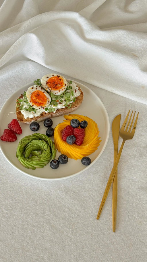 Sourdough toast with cottage cheese, soft eggs and microgreens.
Avocado, fresh mango and berries on the side.
A little salt, pepper and chili flakes for that perfect flavor.

Slow mornings like this just feel right.

#breakfastideas #aestheticblog #mycomfortlifestyle #myeverydaymagic #homediaries