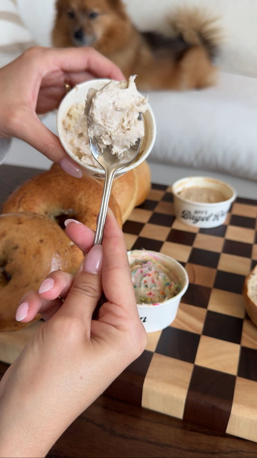 Cream cheese flight? Say less. 

📍 Jeff’s Bagel Run in Downers Grove Illinois

#chicagosuburbs #chicagosuburbsrestaurant #downersgroveillinois #chicagolandbagels #chicagolandrestaurants