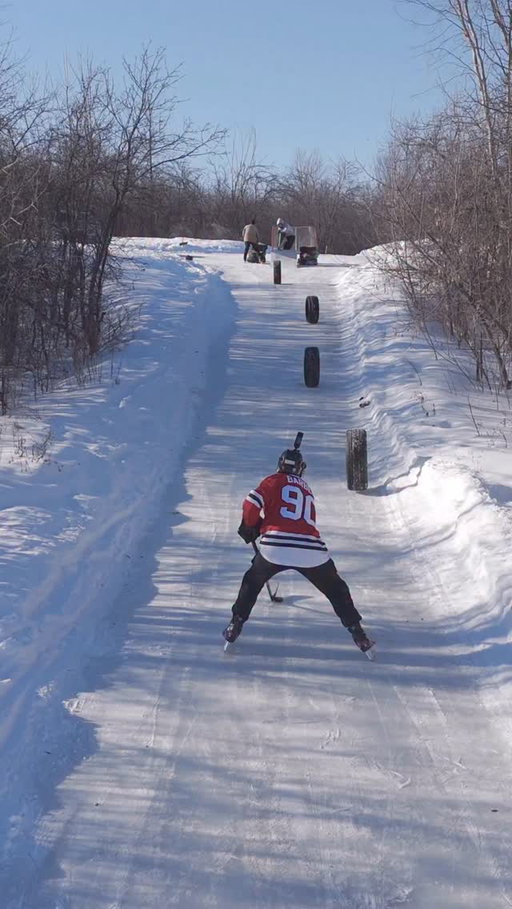 Keep rollin’ rollin’ 🛞 @riveroakskatingtrail #hockey #pavelbarber #canada