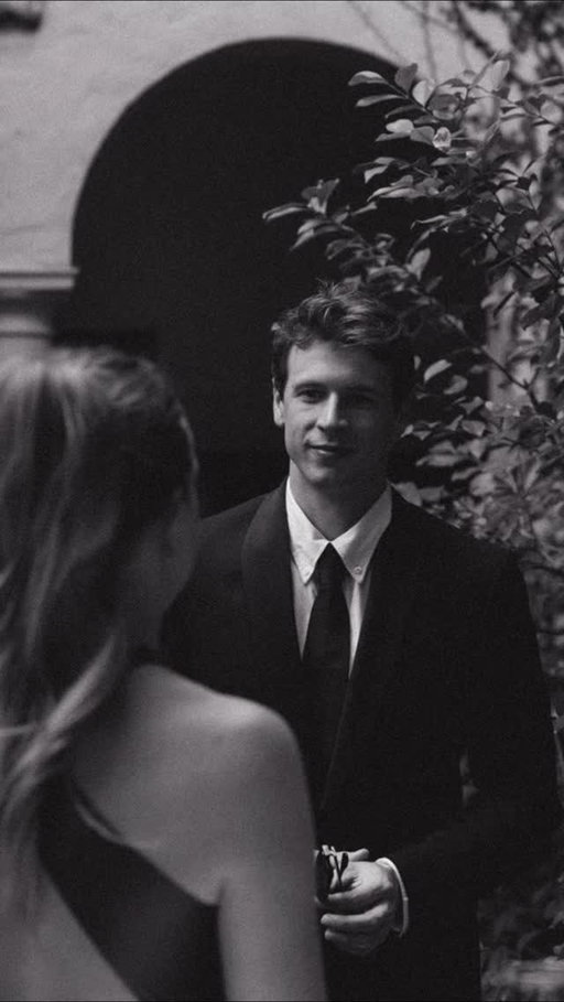 THE WAY HES LOOKING AT ME 😭 ily @renaekest @estherscanon this is beautiful