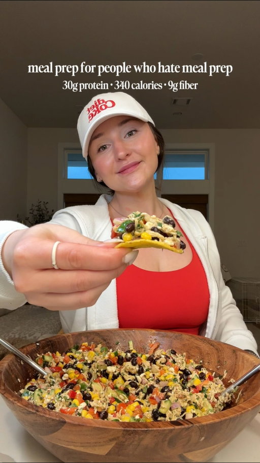 cowboy caviar but make it high protein

🛒 since i always get questions - my wooden bowl, chicken shredder, and veggie chopper are linked in my ShopMy under “Kitchen”

recipe makes 7 servings, each:
30g protein • 340 calories • 9g fiber 
(if you need help, i have a video showing how to find the serving size on my profile - posted 1.26☺️)

Dressing:
3 tbsp olive oil🫒 (I used @oliva.dorado - code: Maggie15 - also on my Linktree)
3 tbsp red wine vinegar
1 tbsp hot honey
juice of 1 lime
seasonings:
¾ tsp cumin
½ tsp garlic powder
¼ tsp paprika
¼ tsp oregano
¼ tsp chili powder
½ tsp salt 
¼ tsp black pepper

Salad: 
2 red bell peppers
3 Persian cucumbers
1 jalepeno
1 shallot
1 lb boneless, skinless chicken breast, shredded or diced (i seasoned with garlic salt, pepper and paprika)
6 oz. Fat free feta (1 container from Trader Joe’s)
2 cans black beans, drained and rinsed 
1 pound bag frozen super sweet corn (thaw in microwave and let cool or leave out while preparing salad to thaw)
1/2 - 1 cup fresh chopped cilantro 

**can add more salt to the salad, to taste, once mixed

follow for more big back friendly recipes that actually taste good🤍

high protein recipes | lazy girl meals | healthy meal prep | weight loss recipes | macro friendly cooking | healthy recipe | quick high protein meals | easy dinner ideas | low calorie high protein | meal prep ideas | healthy eating | fitness recipes | recipes | bean salad | high protein dinner | high fiber foods | healthy recipes | affordable meal prep