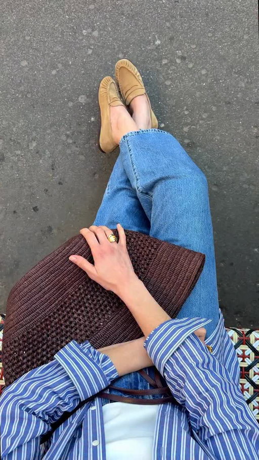 A fresh season, a few new favorites: sandals, ballet flats, mules, and loafers back in focus.
-
Mules, ballerines, sandales & mocassins…
La touche finale de vos looks de printemps, sur sezane.com et l’app.

#sezane #sezanelovers