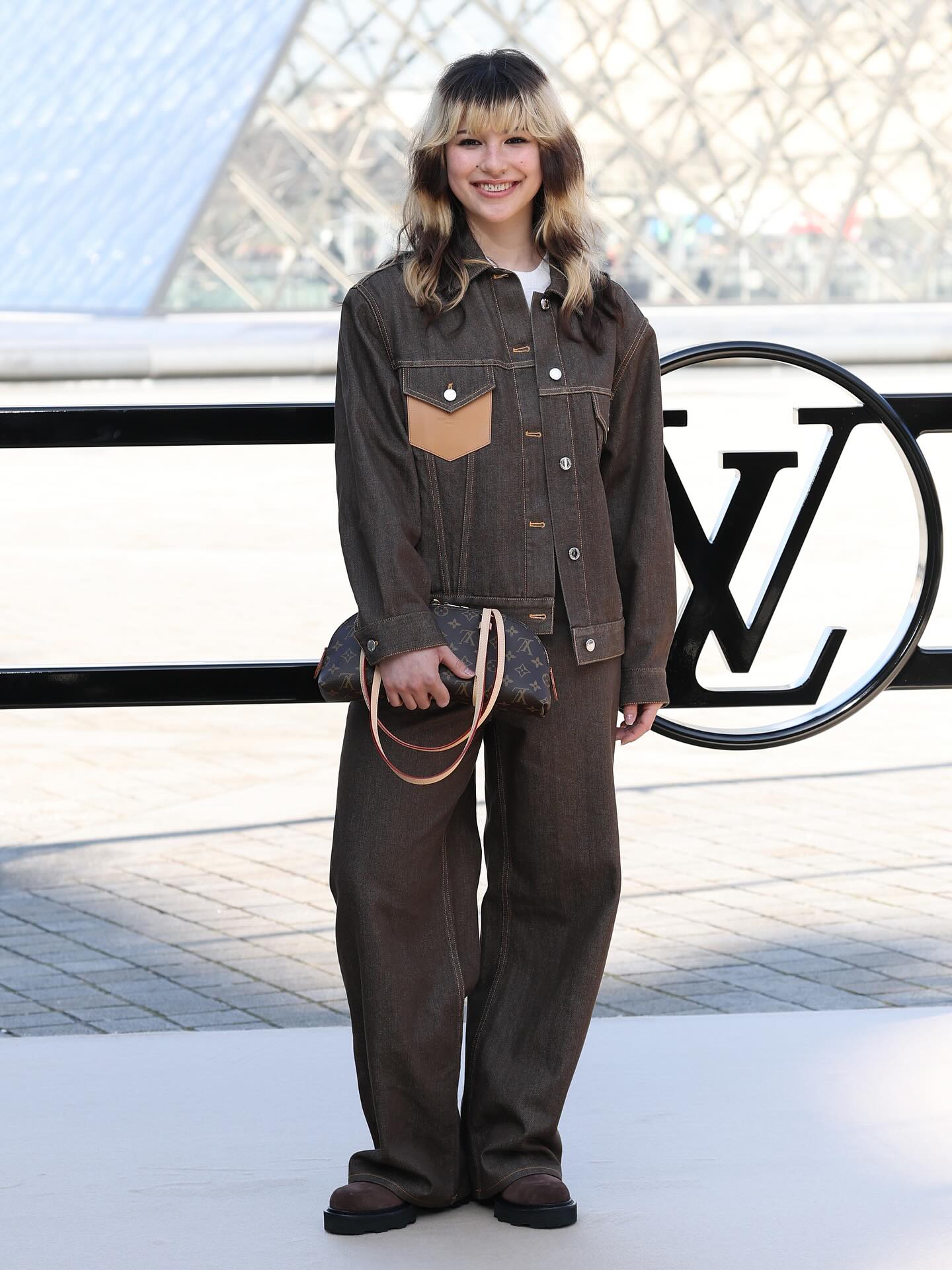 Alysa Liu attends the @louisvuitton Fall 2026 show in Paris 😬😬