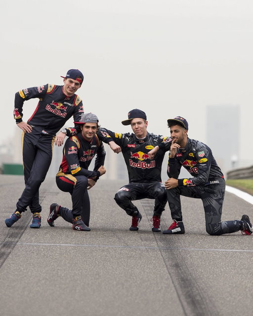 F1Direction 👉 The Shanghai 2016 shoot 📸

#F1 #RedBullRacing #ChineseGP

📸 @thommogetty
