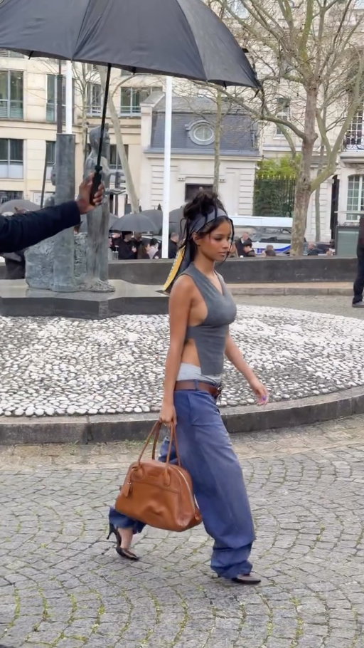 #Tyla is keeping the visible underwear trend alive at @MiuMiu, as she arrives for today’s AW26 show wearing low-waisted jeans and a V-neck sweater vest. Click the link in bio for all the best front-row moments from #ParisFashionWeek.

Video by @EnzoPly.