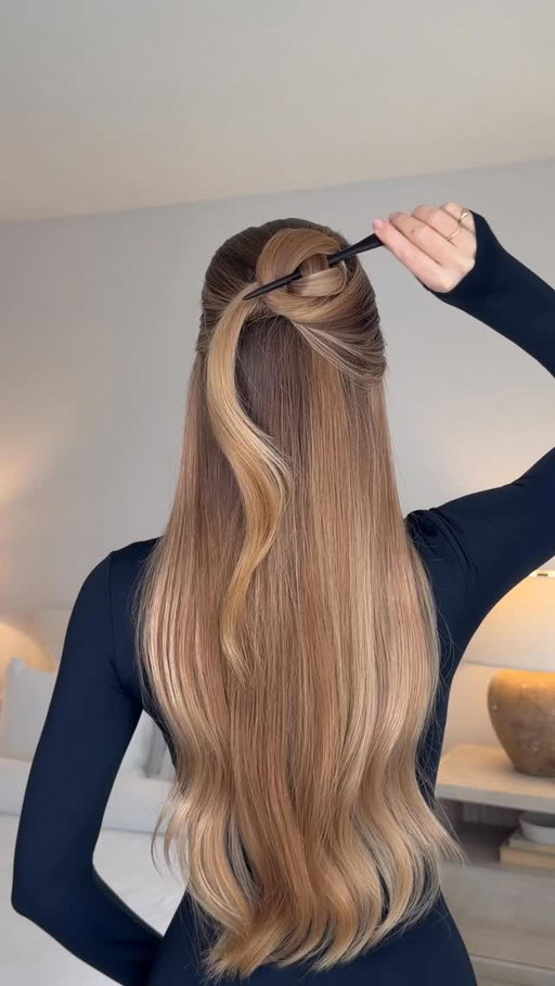 Easy half up hairstyle with a hair stick🖤 
Somehow, I woke up with better hair than I went to sleep with.

Two pumps of @kerastase_official Chronologiste Overnight Youth Serum through the mid-lengths and ends before bed, twisted into a loose bun, and that was the entire prep.

I love how applying it the night before leaves my hair feeling soft, shiny, and ready to style in the morning.

#kerastasepartner #hairstick #hairstyle #longhairstyles #hairtutorial