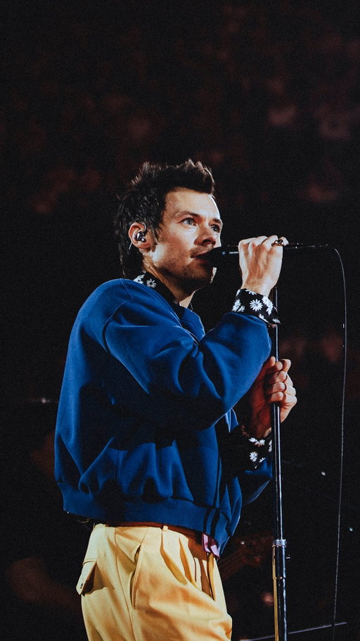This was One Night in Manchester with @harrystyles presented by Amex.