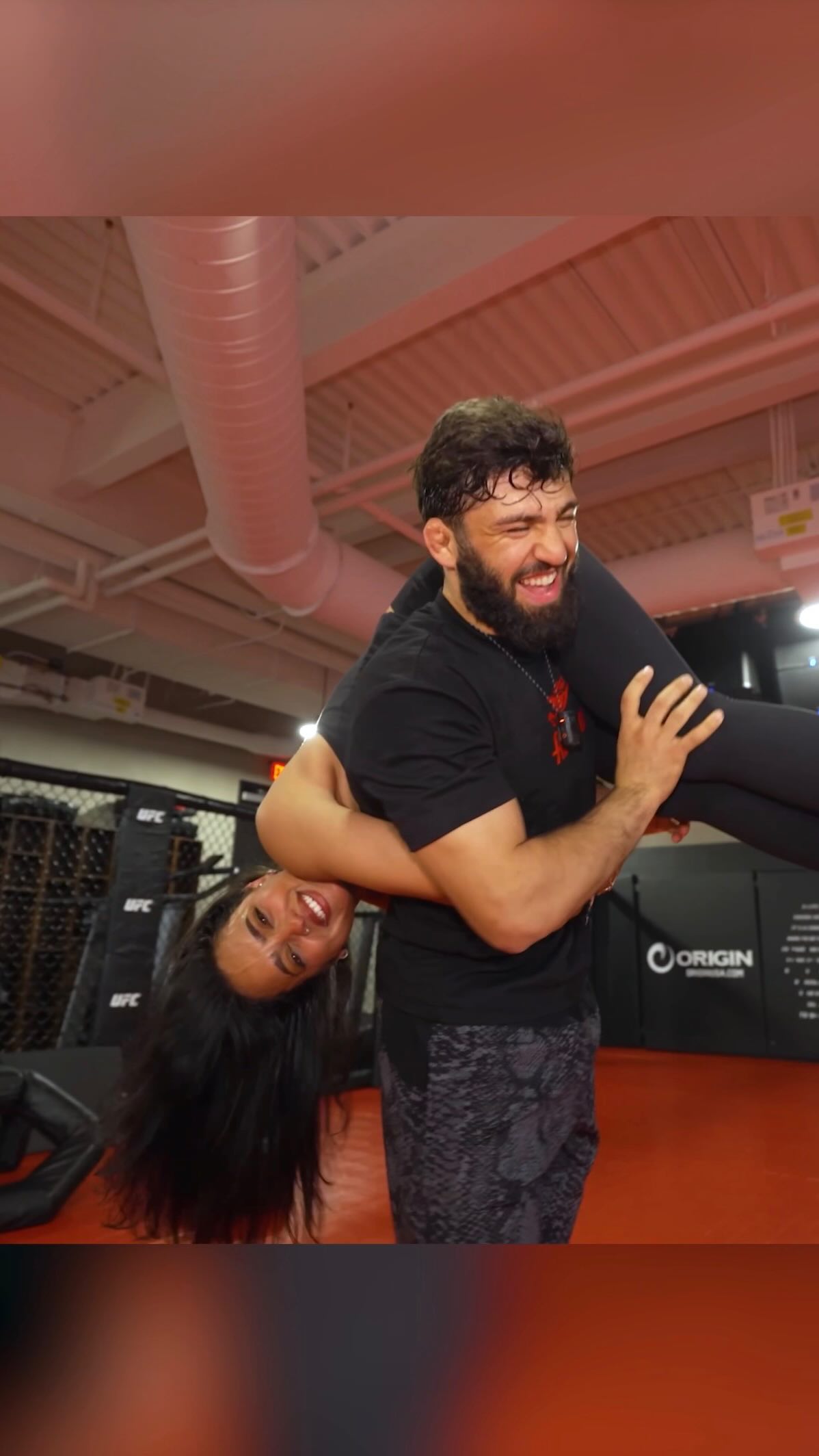 Is Arman Tsarukyan a good wrestling coach? 🤦🏻‍♀️😂 @arm_011 @aviator.spribe 

#ufc #armantsarukyan #wrestling #ninadrama  #mma