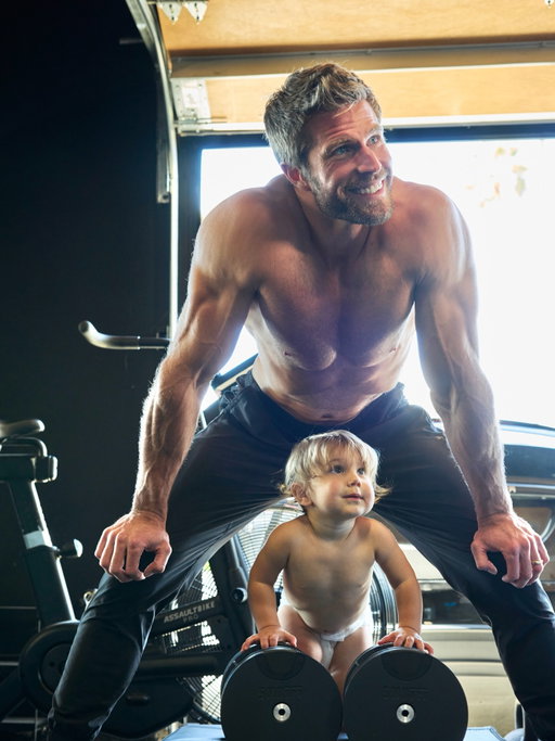 My workout partner the last few months…what he lacks in productivity he makes up for with motivation 🤷‍♂️ 

#dadlife 

📸: @nicholascaiazza