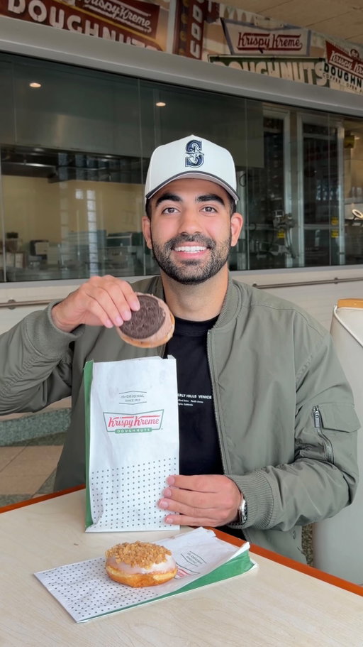 Want free food? Follow me @aminshaykho to eat good! Krispy Kreme is giving away free donuts March 16 and March 17 🍩 #krispykreme