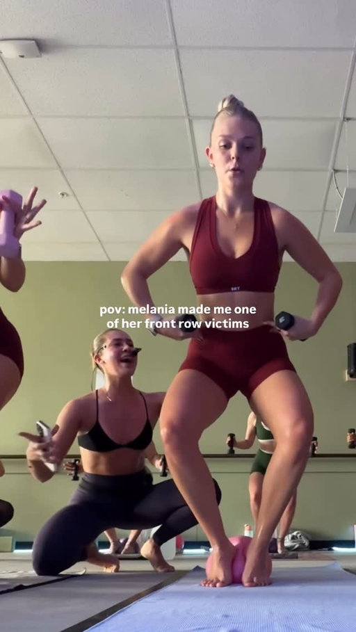 you don’t stop when @melania.antuchas is behind you, and if you do, you WILL regret it 😅 smiling through the pain 🥵

#pulseitout #pulseitoutboston #melaniaantuchas #pilatesshakes #frontrowvictim 

@studiosculptllc