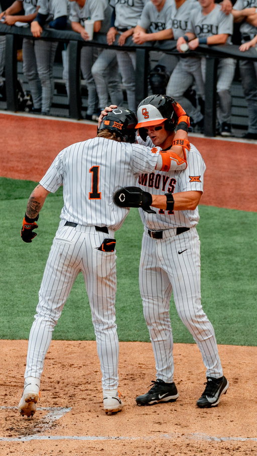 Brock Thompson tank in the first inning 💪

#GoPokes | @brocktthompson