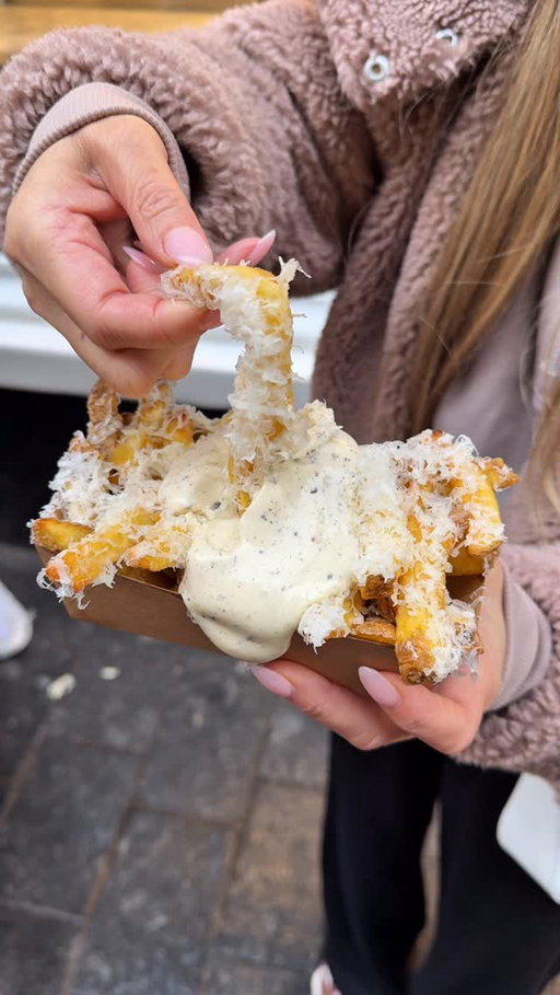 @fabelfriet topped with parmesan and truffle mayo satisfied the remarkable munchies that somehow occur in Amsterdam!