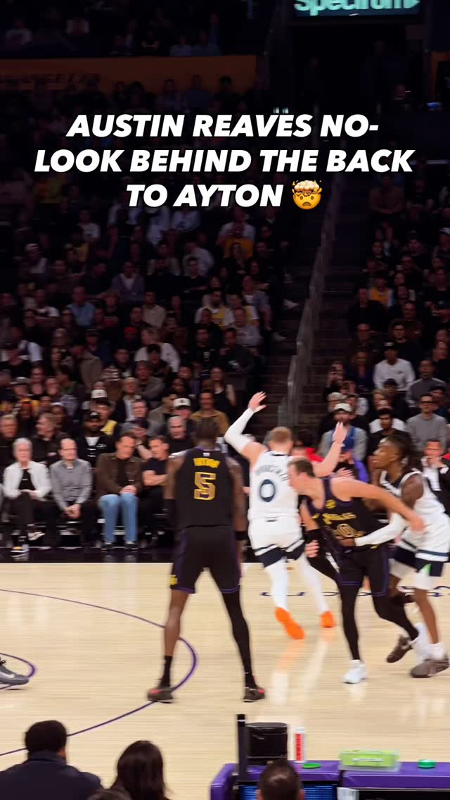 AUSTIN REAVES NO-LOOK BEHIND THE BACK TO AYTON 🤯