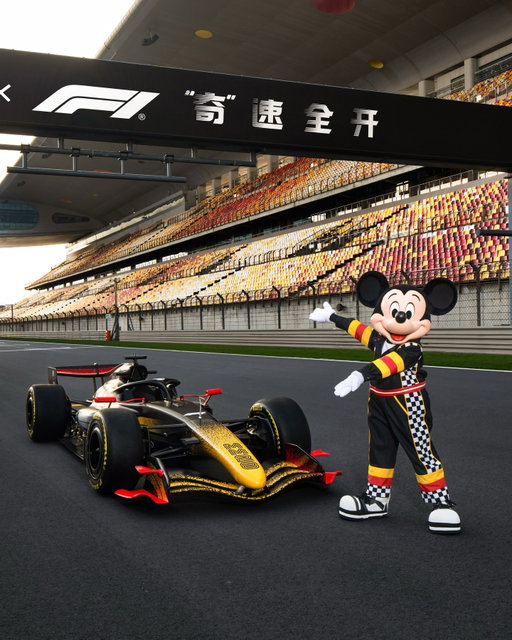 From @shanghaidisneyresort to the Formula 1 Chinese Grand Prix, Mickey & Minnie are race ready! 🏎️✨ Check out their all-new racing gear to #FueltheMagic.