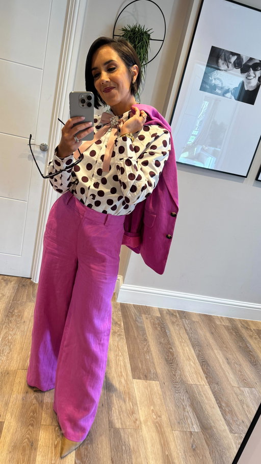 Fit check for back to back kinda day ☀️

Styling: @nataliecare 
Blouse/suit: @boden 
Shoes: @asos