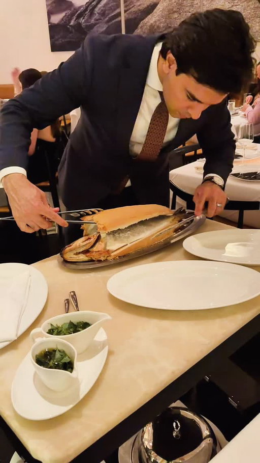 Love a table side salt branzino, especially at @ostraboston 🐟 🥂 #bostonfoodies #finedining #foodies #seafood #bostonfood