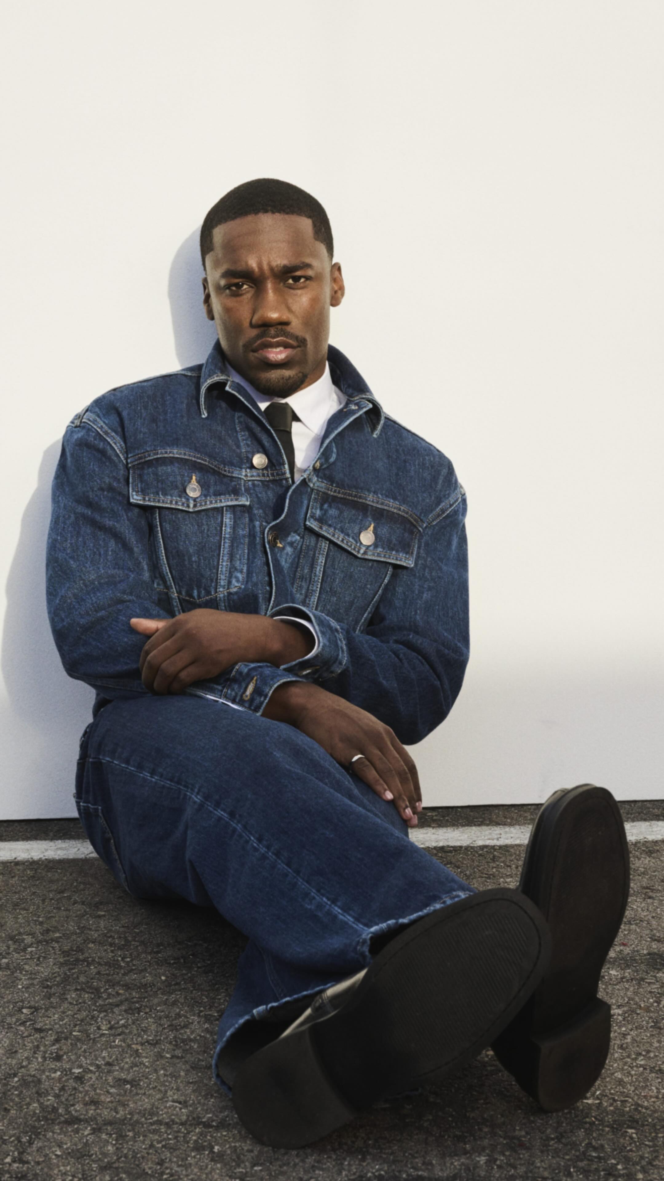 Partnership @giveon @hm “It’s easy going to the studio in just a tank top and sweats, but when I wear the right clothes, it changes my energy and influences what I create.” 

H&M&REDSTAGE. Launching March 13 2026. 
 
Recorded at Larrabee Studios, Los Angeles.

Full performance available on YouTube.