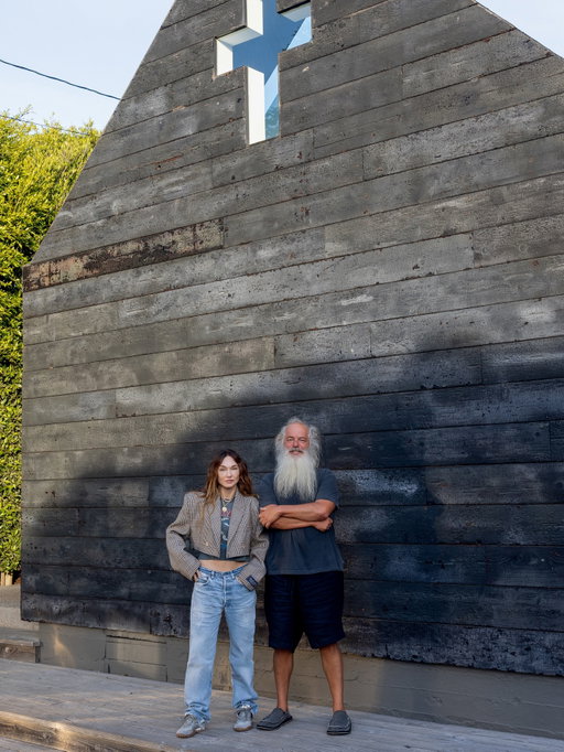 IN ROTATION This week I had the honor of sitting down with legendary music producer Rick Rubin for an episode of his podcast Tetragrammaton. I spent the afternoon with Rick at his iconic Shangri-La studio in Malibu, which was really special. Rick has been a huge inspiration to me for a long time.

We talked about different chapters of my life… growing up in South Carolina, my early years in Los Angeles, becoming a mother, and building the studio. Looking back, the one constant has been movement. Following curiosity, trusting instinct, and staying open to what comes next.

The conversation left me reflecting on what’s shaping my creative rhythm right now.

For this month’s HEAT INDEX, I’m sharing what’s on my radar for March. Full story now live on WEARSTLERWORLD.
Link in bio. XK