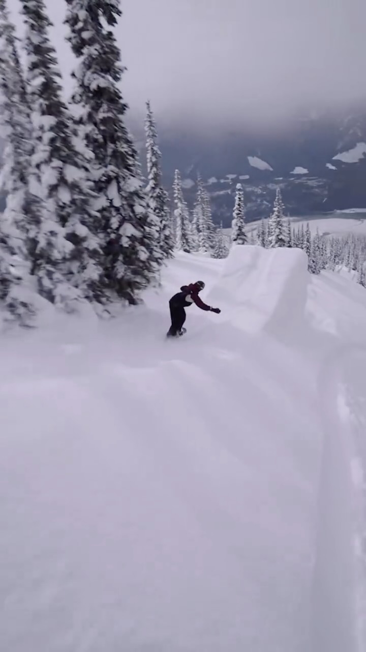 Ambassador @zoisynnott showed up big in yesterday’s @naturalselectionsnow Semi‑Finals at @revelstokemtnresort, and punched her ticket to the Finals. 

Catch the Finals on Red Bull TV this week. 🚀