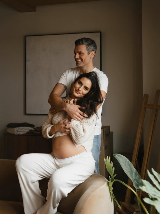 This week on Hey Hana, Peter joined me as we officially enter baby watch at 39 weeks!! We’re talking about what this moment feels like right before becoming parents, the nerves/excitement, what we want to replicate from our own childhoods, and answering a few questions you sent in. Full episode is up now (video on YouTube too)🤍 

📸: @jenniferrayephoto (Peter & I decided a few days ago we should capture moving out of our apt, and so happy Jen was able to get us in this season right before baby! Thank you always, always, Jen 🥰🙏)