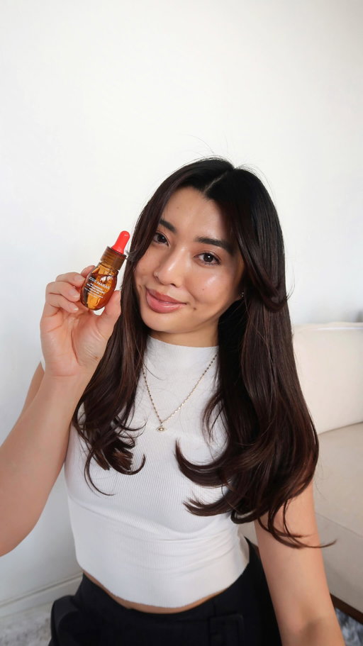 How I style my new darker hair from @sukissalons every day now ✨ Book your first appointment with my code FLORA20 for 20% off! My cut is by @s.i.m.o.n.w.o.n.g & colour by @hairbyjessipinto ❤️ #sukis #sukissalons #getgreathair