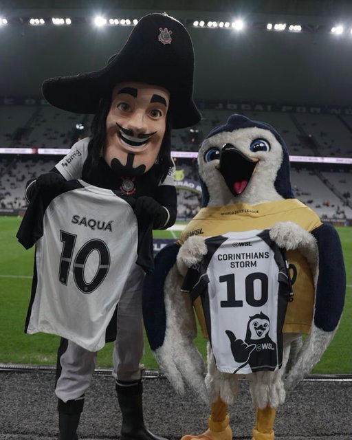 Encontro entre o Mosqueteiro e o Saquá, mascote da WSL, na Neo Química Arena, que trouxe um presente especial para o Timão! 🏄🌊

📸 Maria Julia / Corinthians

#SCCPxCOR
#CorinthiansStorm
#WSLBrasil
#VaiCorinthians
