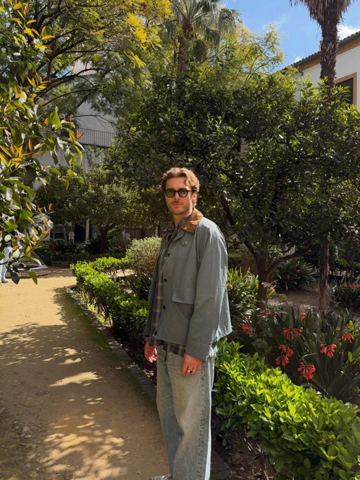 Seville is probably my favourite city in Europe to eat:

When I was previously there it was basically panic attack levels of hot, 40+ degrees 🥵- much easier this time, ft. Barbour for the rolling showers. 
(Jacket by @barbour ‘Icons Spey’🖖 #ad)

Full Tapas tour coming in another post but other Seville wins:
- Everywhere serves Water, Cruzcampo and Croquettas. Like, everywhere. 
- Cruzcampo kinda sucks but the food makes up for it. 
- ⁠Returned to @marabundasevilla 3 years on and it’s just as good as I’d remembered. In a reasonably confined food culture, they’re doing things differently which I respect. 
- ⁠Palacio De Las Dueñas is an achingly beautiful spot. Mad that it’s still kind of a private residence. 😍
- ⁠It’s not an expensive city, you can eat and drink very cheaply here. Coffees and beers can be 2€ or even less, with plates of tapas at a similar level 🤯
- ⁠Hotel Kivir and Attico both have rooftop bars with awesome west-facing views of the water. 🌅 
- ⁠Parades celebrating Latin culture happen semi regularly, they’re really fun.
- ⁠Some places are touristy for good reason, but hit them super early or at opening. You’ll hate yourself if you queue for eternity. 
- ⁠The whole place is overwhelmingly pretty, anywhere you look.
- There are orange trees EVERYWHERE, the air is orange scented but the fruit belongs to the city, so taking one is a fineable offence 🫠🍊

Anyway, post on the 10 tapas spots we visited coming up soon …