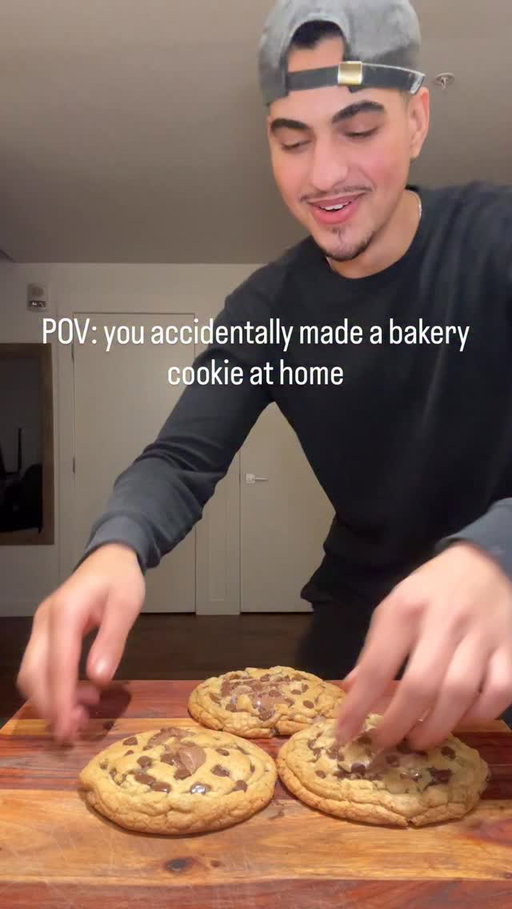 I wasn’t ready for that crunch 🍪

#asmr #cookies #chocolatechipcookies #baking #foodreels