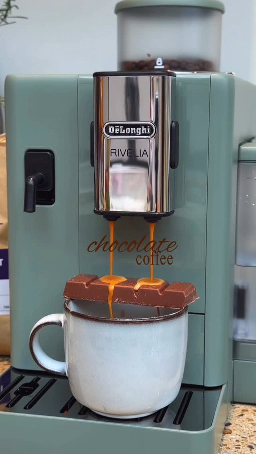 That melt at the end though. You’re welcome 🍫☕

#chocolatemeltingcoffee
#mochalatte #coffeemachine