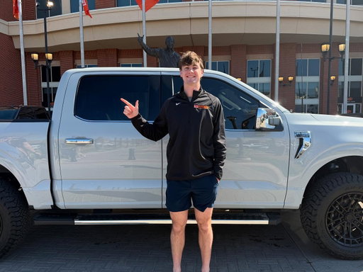 🚨 BREAKING: QB1 JUST PULLED UP 🚨

Cowboy Nation 🤠 QB1 has arrived in Stillwater.

Oklahoma State quarterback @drewmestemaker just took delivery of a 2026 Ford F-150 Lariat from @james_hodge_ford.

One of the most exciting young quarterbacks in college football is now rolling through Stilly in Built Ford Tough style.

Proud to support Oklahoma State student-athletes alongside @loyalandtruemarketing, helping create opportunities for Cowboys on and off the field.🧡🖤

Welcome to the #HodgeHookup 🤝

#GoPokes #BuiltFordTough #F150Lariat #LoyalAndTrue #HodgeHookup #osunil