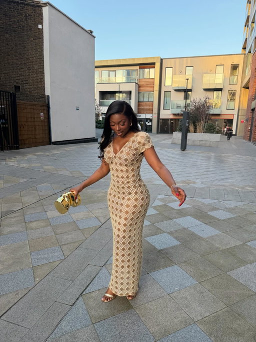 No dey carry last 🇳🇬 . From South London to the Palace with the King. A night celebrating the Nigerian Diaspora in the UK! 

 Dress @kilentar 
Makeup @mahinaaq