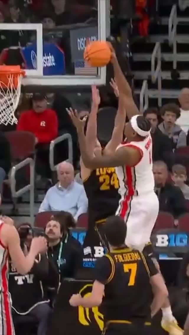 Amare Bynum channeled his inner Michael Jordan in the #UnitedCenter 

#B1GMBBT x @ohiostatehoops