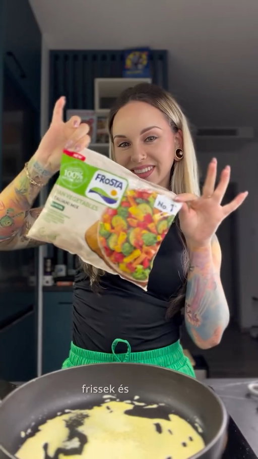 reklám| Egy hosszú nap után teljesen érthető, ha nem akartok még zöldséget pucolni meg aprítani.🥒

A FRoSTA zöldségkeveréket elég előmelegített serpenyőbe tenni, nem kell kiolvasztani, és pár perc alatt kész az alap egy vacsihoz.

Betakarítás után fagyasztják le, adalékmentes, és pont az ilyen hétköznap estéken tud igazán jól jönni, amikor gyorsan szeretnétek valami finomat az asztalra tenni.

Most egy krémes rizottót készítettem belőle, ami alig fél óra alatt elkészült🍴

@frosta_hu 

#zöldség #ebédötlet #gyorsanfinomat #receptötlet #egészségesétkezés