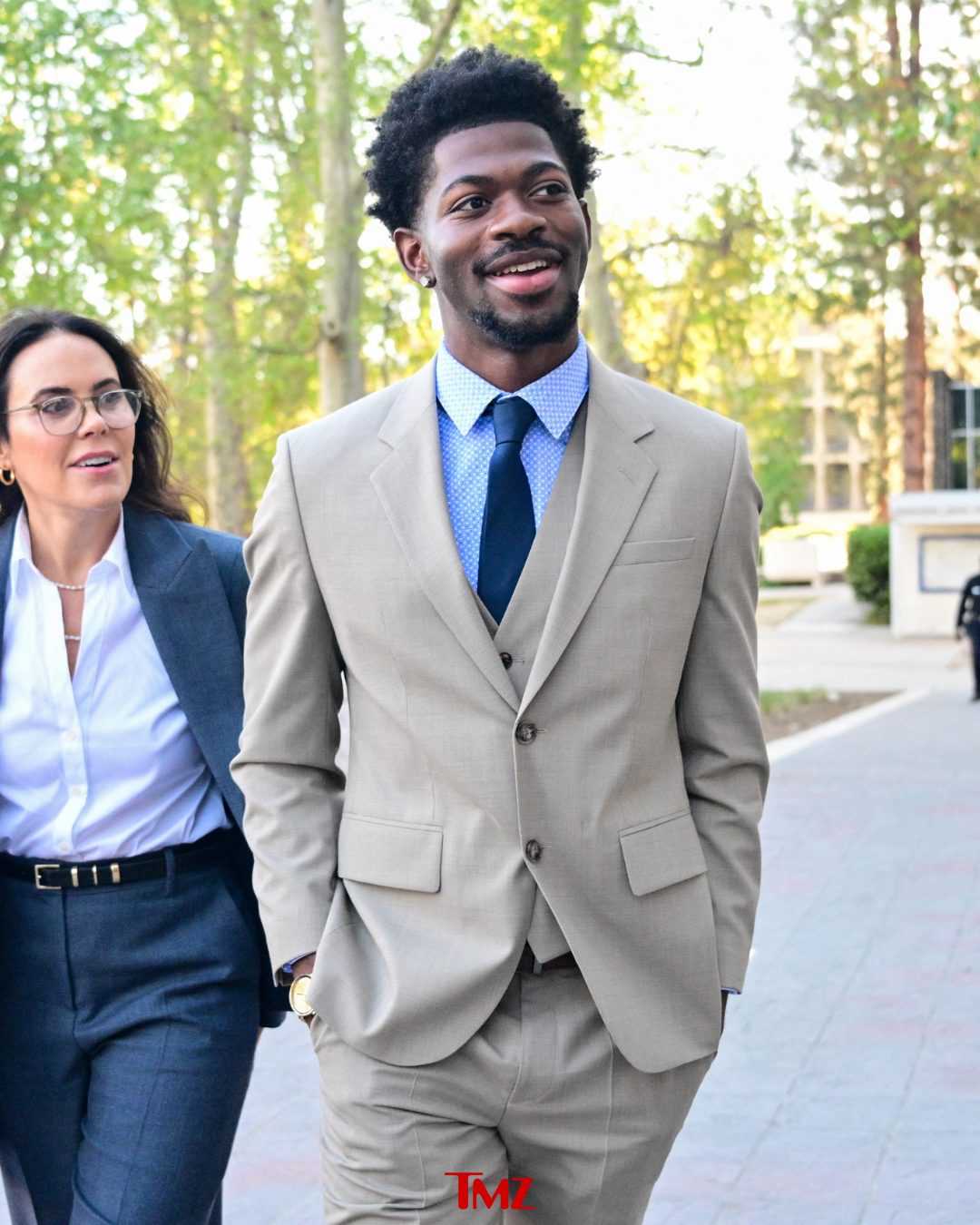 ❤️‍🩹 Lil Nas X looks much better months after he was arrested while wandering through Los Angeles naked last year... all smiles while walking into a courthouse Thursday.

The full update at the link in bio. 

📸: Getty