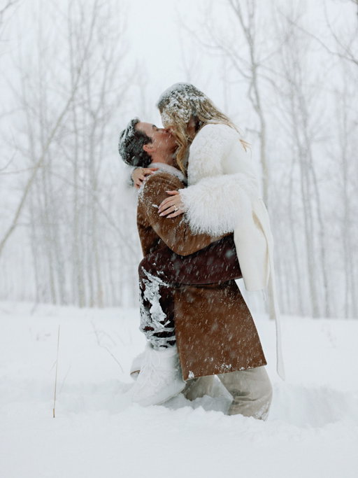 lots of kisses

pc: @imryanray 
@jakeweislerfilms 
mu: @emmawillishmu