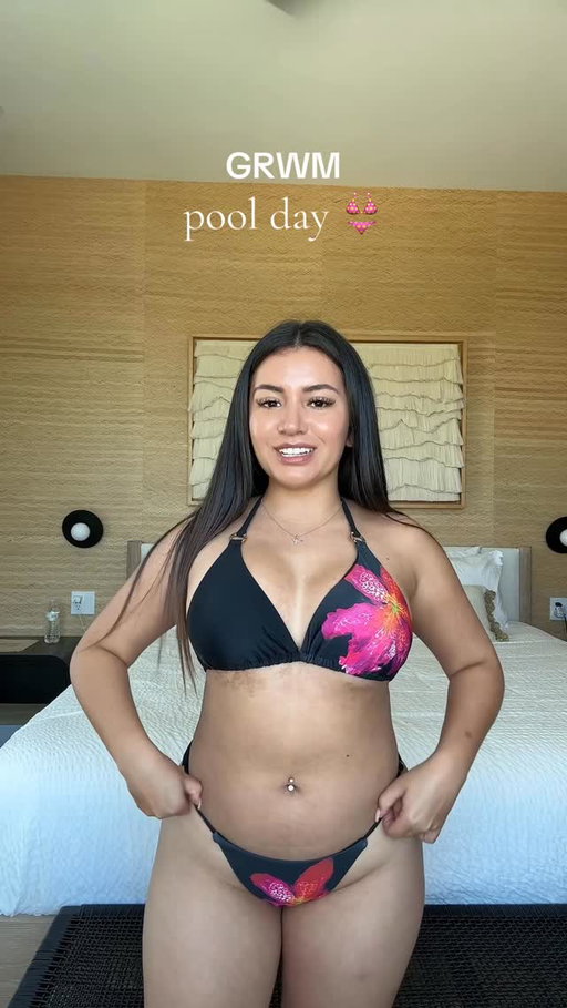 Skirt or pants? 👙☀️