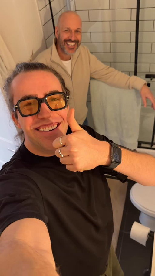 Merci à @chezmaxi pour le don de 20 000$ pour ma campagne avec @leucan 🥹💙

(Merci surtout à @martinmatteofficiel d’avoir passé quelques jours dans ma salle de bain à m’attendre pour me l’annoncer 🫱🏻‍🫲🏼)