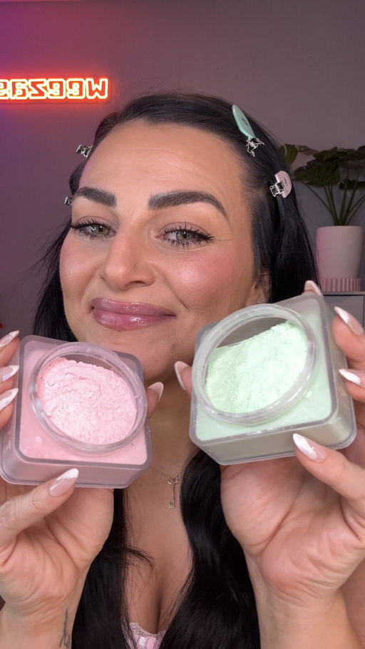 Everyone’s talking about the matcha powder, but the real magic is in the formula.

The science behind the @hudabeauty Easy Bake Loose Powder in Matcha Milk Cake:
💚Green pigment = redness neutralizer
🌸Cherry blossom tones = balanced undertone
⭐️ Light diffusers = blur + smooth

So you’re not just setting your makeup…
you’re actually color correcting at the same time.

Honestly, pretty genius.✌️

#greensettingpowder #hudabeauty #easybakematchamilkcake #beautyscience easybake