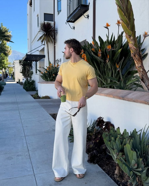 I like how you don’t have to wait for summer here

If you like these jeans, comment “shop” and I’ll send you the link to them 🫱🏼‍🫲🏽 https://liketk.it/5ZxwA

#mensoutfit #springoutfit #outfits