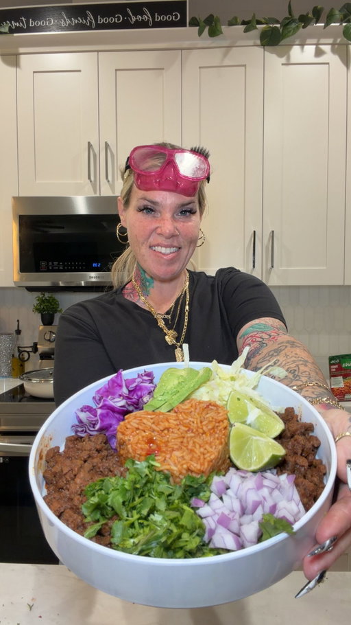 Another day, another dinner 🖤 Knorr spanish rice bowls #KnorrPartner @knorr #anotherdayanotherdinner #mamacookie #howto #letscook