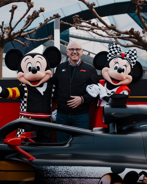 From the grid to Magic Kingdom ✨ 🏎️

Stefano Domenicalli enjoyed a magical day at @shanghaidisneyresort @disneyparks with Minnie and Mickey 🏰 🏁

#FuelTheMagic @Disney