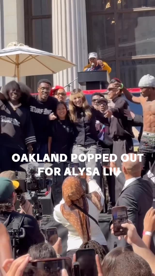 Alysa Liu hit the stage dancing with Turf Inc at her parade in Oakland 🔥

(Via: @nbcbayarea)