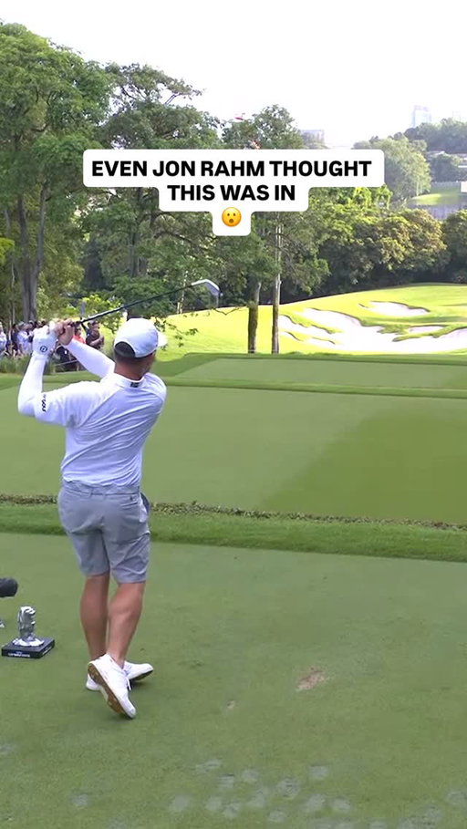 Louis on a roll in Singapore! 🇸🇬 Round 2 

#golf #livgolf #southernguards