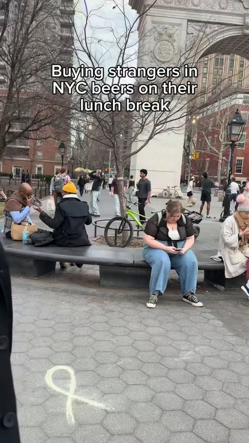 I’m on a mission to normalize lunch beers at work

Yesterday we walked around Washington Square in NYC and gathered a group of stranger to get some @guinness 

Stay tuned for next episode

@guinnessus let’s talk about making this a recurring series

#workhumor #corporatelife #beer