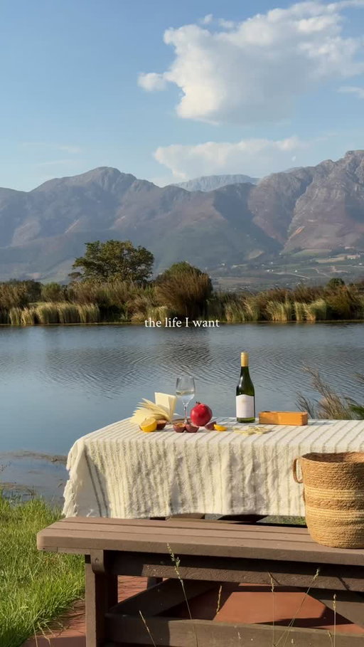 a cozy countryside cottage life is all I need 🤍 send this to someone you would love to be here with!

📍@threestreamscottages, Franschhoek (1,5h from Cape Town)

—
#countrysidelife #cottage #southafrica #slowlife