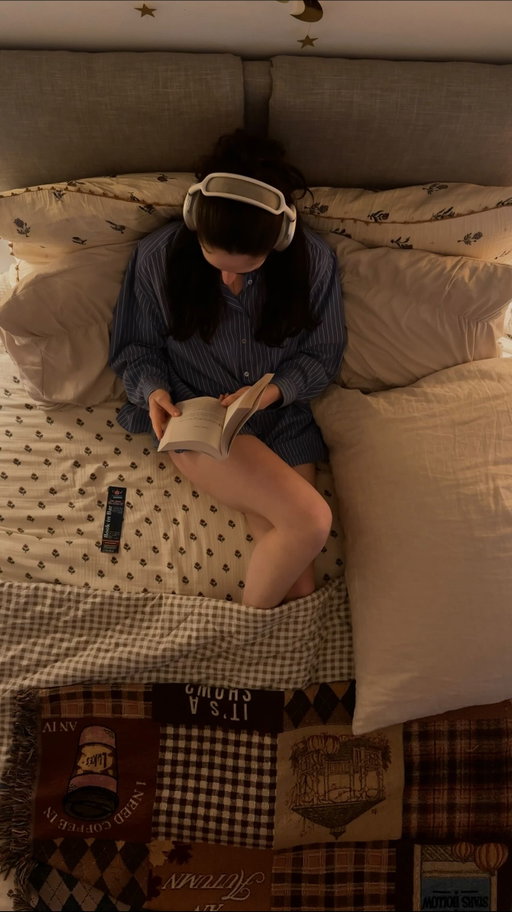 My introvert soul is currently busy minding her own business in her room ⭐️☕️ give me a good book or any comfort movie and I’ll cancel my plans every single time 🍿📖

March feels like a breath of fresh air so far. I’ve already spotted a lot of trees blooming and started my annual spring movie marathon 🌷I thought it would be nice to add a cozy read to start the month as well. I’m currently taking a break from ToG and started the Strawberry Patch Pancake House by Laurie Gilmore. 

It’s the first book I’m reading from her series. I always hesitated because I saw a lot of mixed reviews but so far this book is really good. I thought I would be bored but I think it’s cozy, light and full of romance… and this is all I need to start this new season 🌸🧚

Weather has been a little changing these days. We had some nice and warm sunny days but also filled with expected spring showers which was perfect to stay curled up at home 🏠🌧️

How is March going so far for you friends?
.
.
.
.
#introvertlife #introvertgirl #cozygirl #cozyathome #booksandmovies