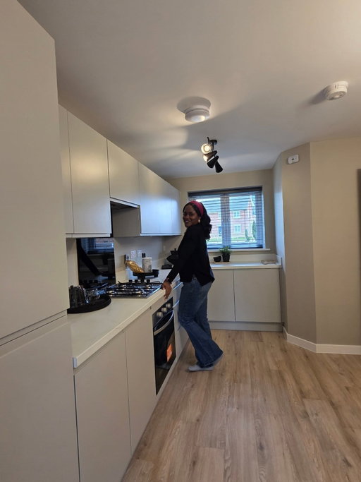 What £199k gets you in the Uk 🇬🇧

3 bedroom show home tour

Would you pay £199k for this house?

More info in the comment👇

#showhometour #ukhomes #fullhousetour #keepmoathomes